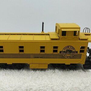 Athearn MainLine Rio Grande Caboose Yellow HO Scale Train Car Rio Grande Caboose